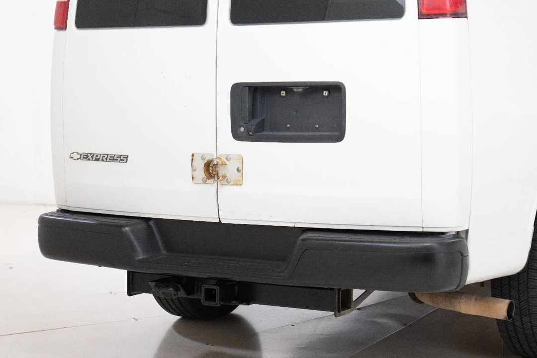 2018 Chevrolet Express - Image 16 of 21