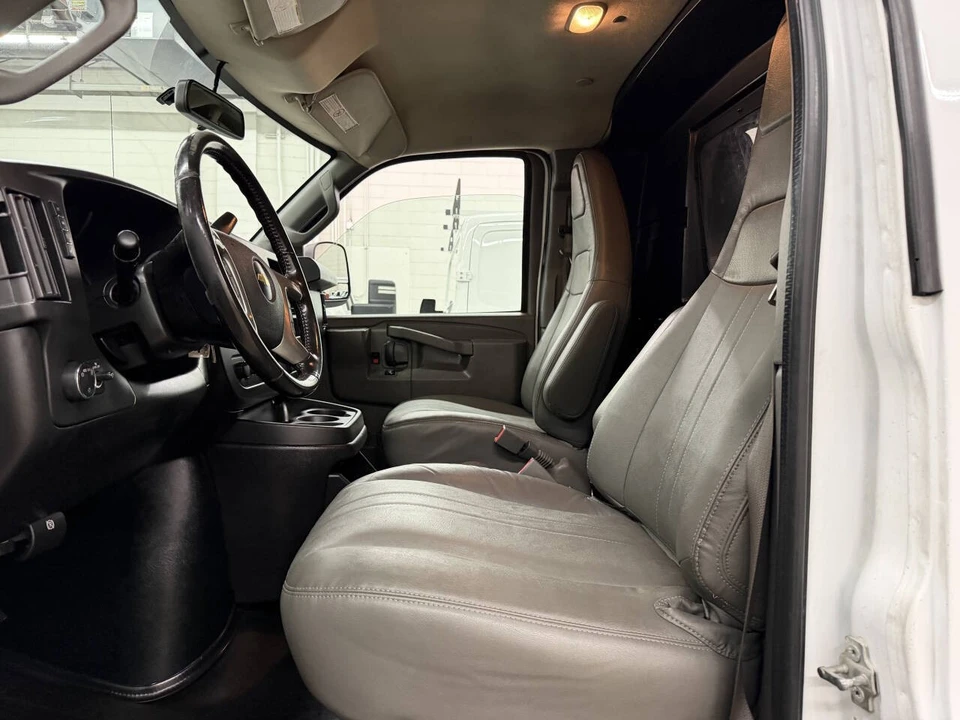 2018 Chevrolet Express - Image 5 of 12