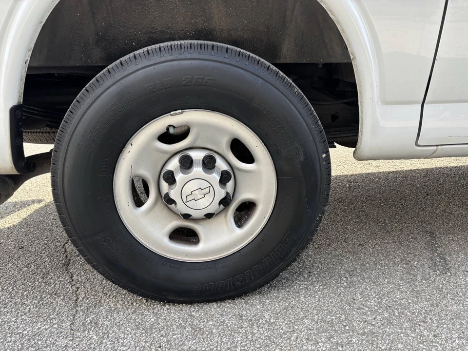 2018 Chevrolet Express - Image 22 of 30