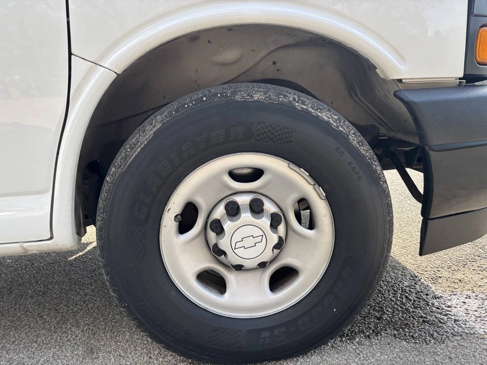 2018 Chevrolet Express - Image 21 of 21