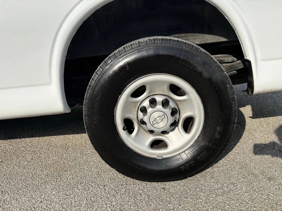 2018 Chevrolet Express - Image 23 of 30