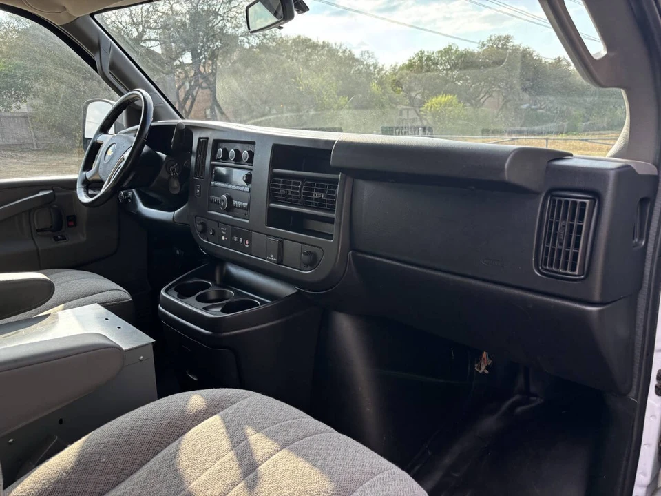 2018 Chevrolet Express - Image 16 of 21