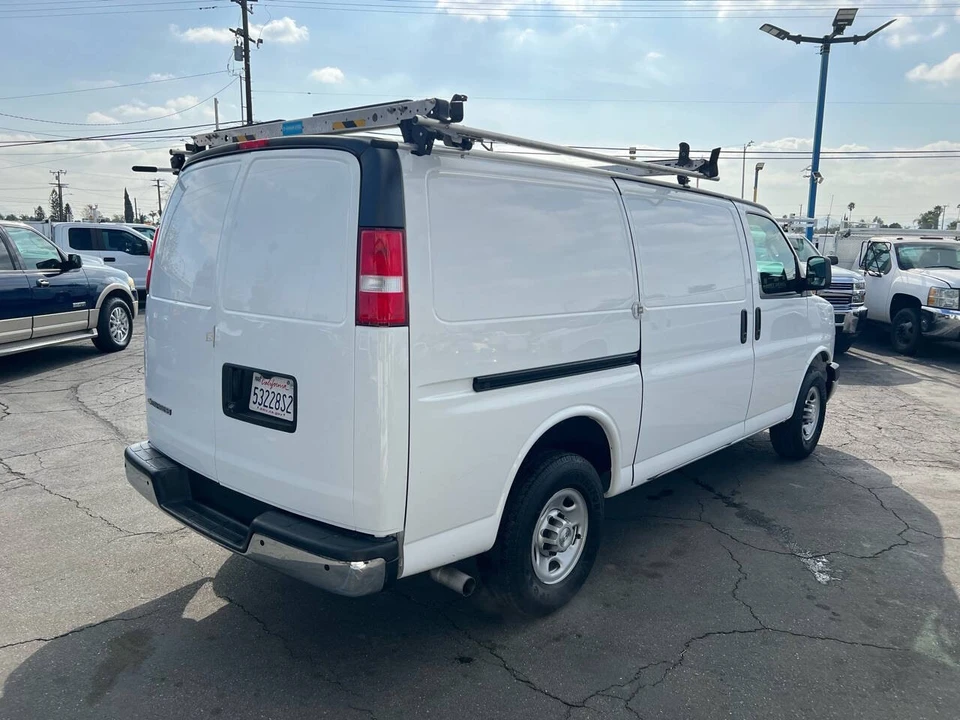 2018 Chevrolet Express - Image 13 of 21
