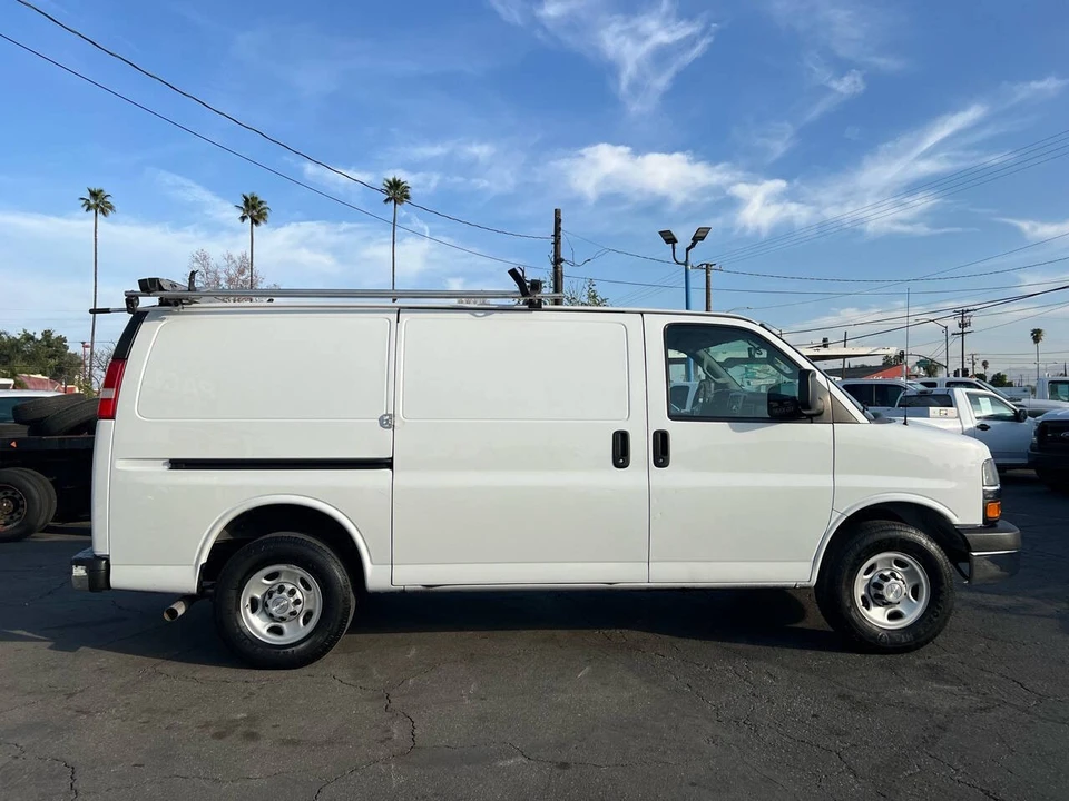 2018 Chevrolet Express - Image 4 of 21