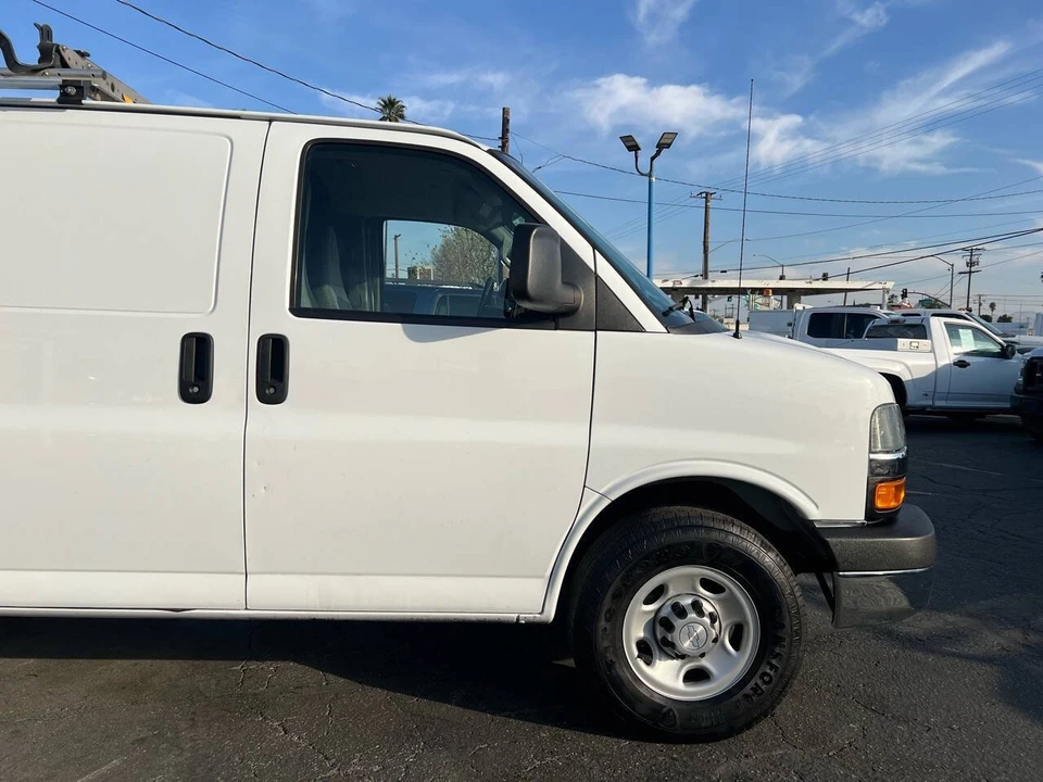 2018 Chevrolet Express - Image 5 of 21