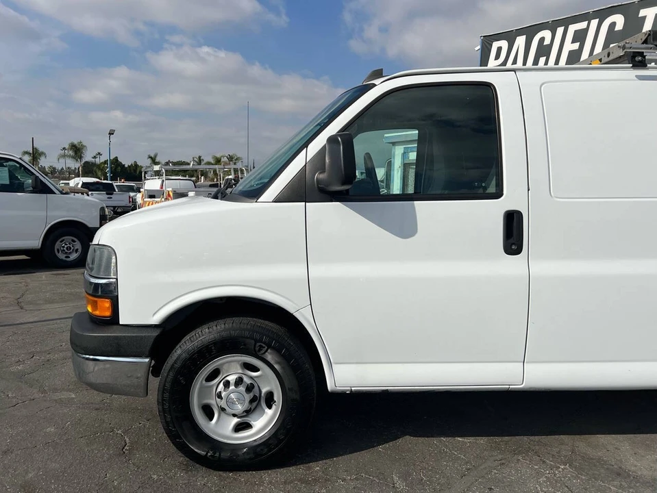 2018 Chevrolet Express - Image 20 of 21