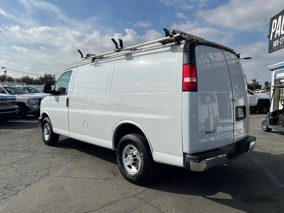 2018 Chevrolet Express - Image 18 of 21
