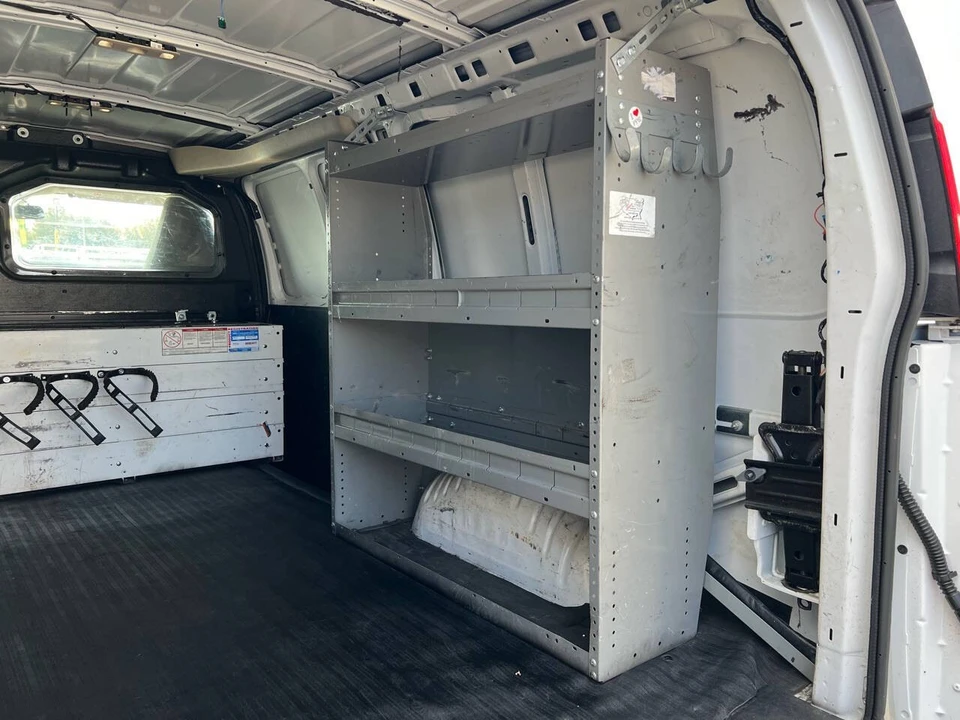 2018 Chevrolet Express - Image 16 of 21