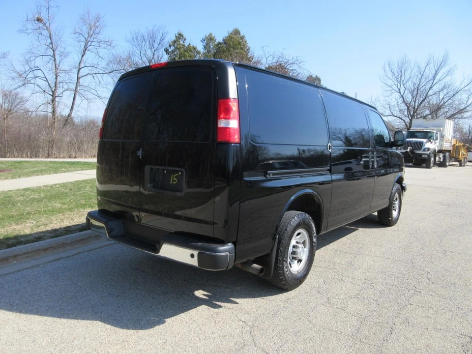 2018 Chevrolet Express - Image 9 of 21