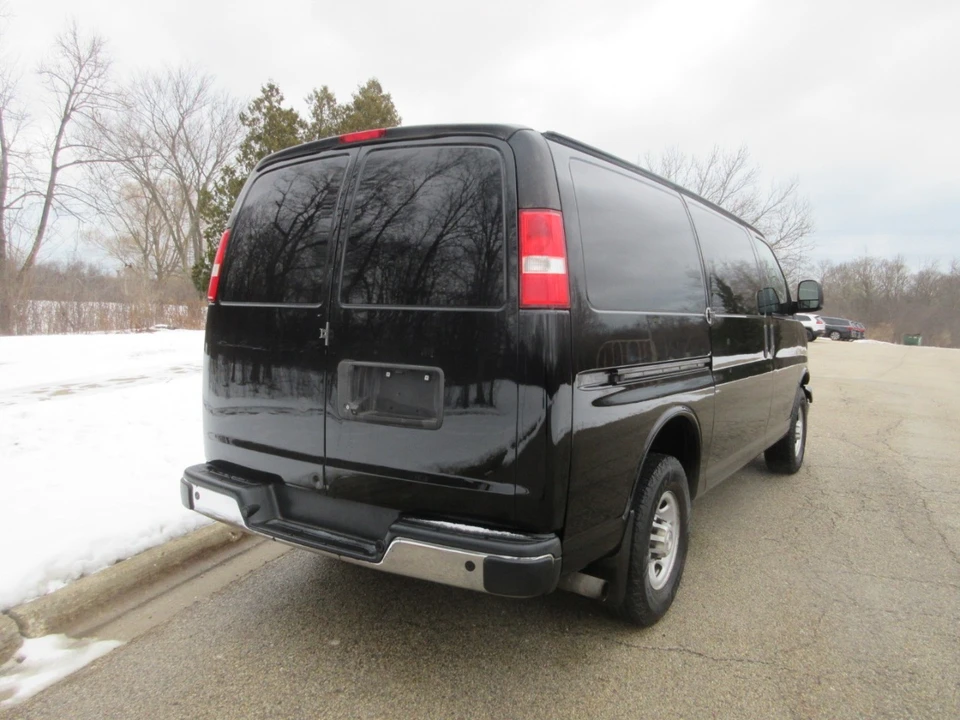 2018 Chevrolet Express - Image 8 of 21