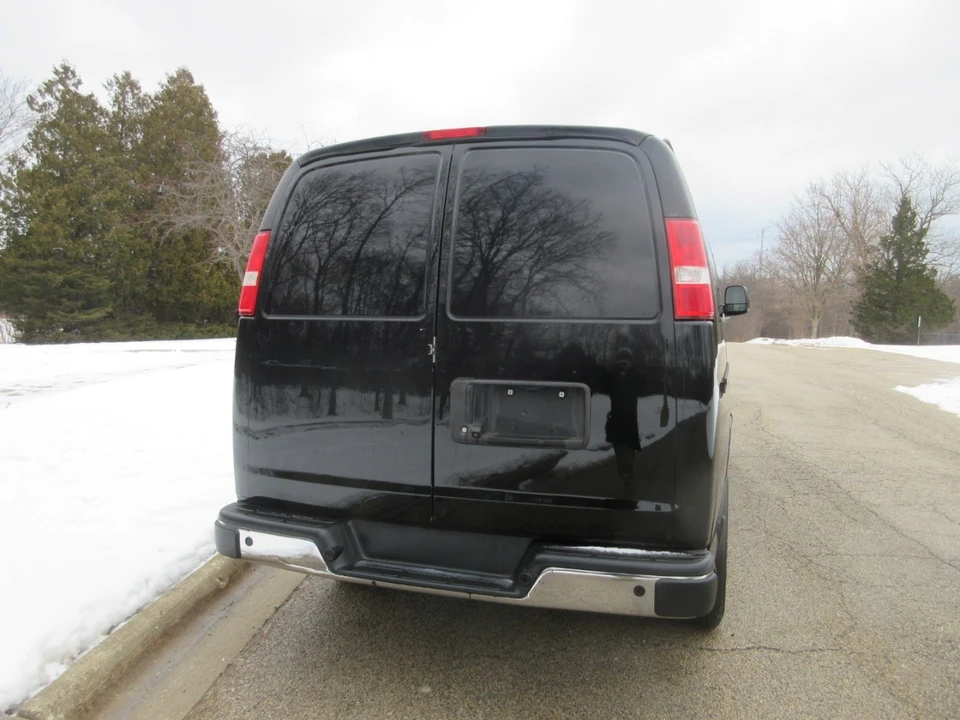 2018 Chevrolet Express - Image 9 of 21