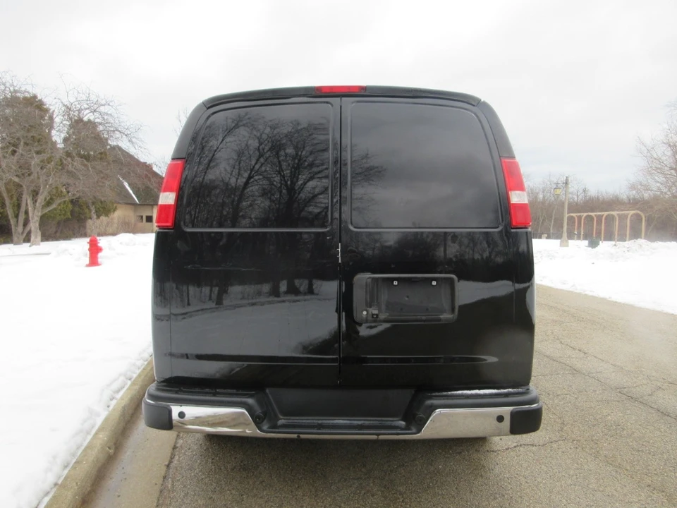 2018 Chevrolet Express - Image 10 of 21