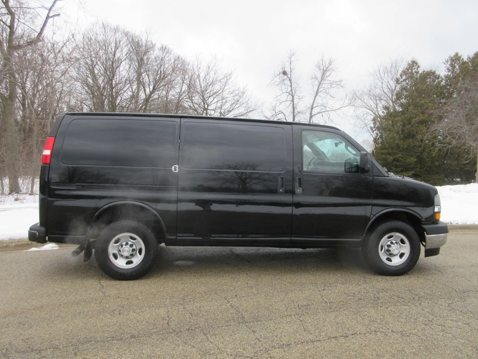 2018 Chevrolet Express - Image 5 of 21