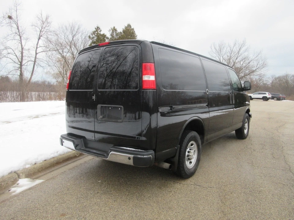 2018 Chevrolet Express - Image 11 of 21