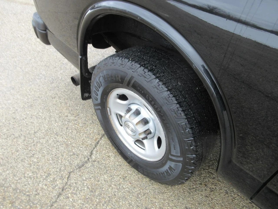 2018 Chevrolet Express - Image 18 of 21