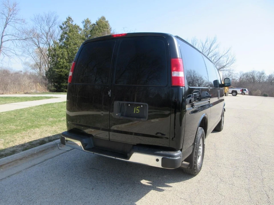 2018 Chevrolet Express - Image 10 of 21