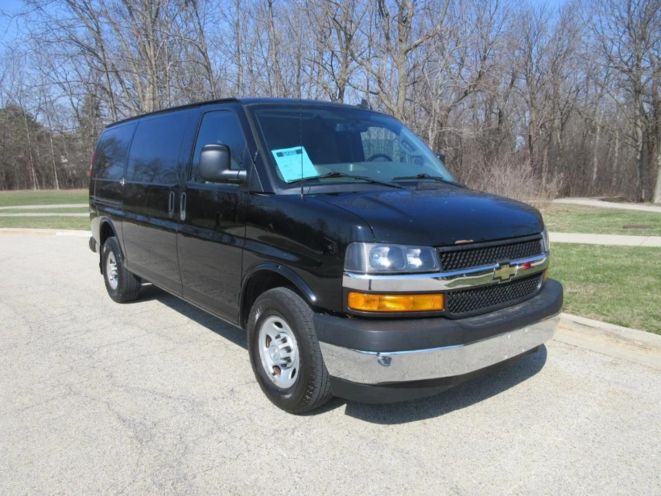 2018 Chevrolet Express - Image 11 of 21