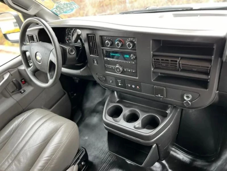 2018 Chevrolet Express - Image 10 of 12