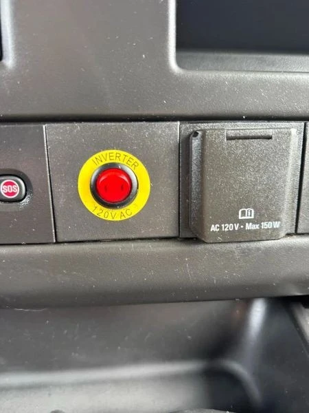 2018 Chevrolet Express - Image 11 of 12