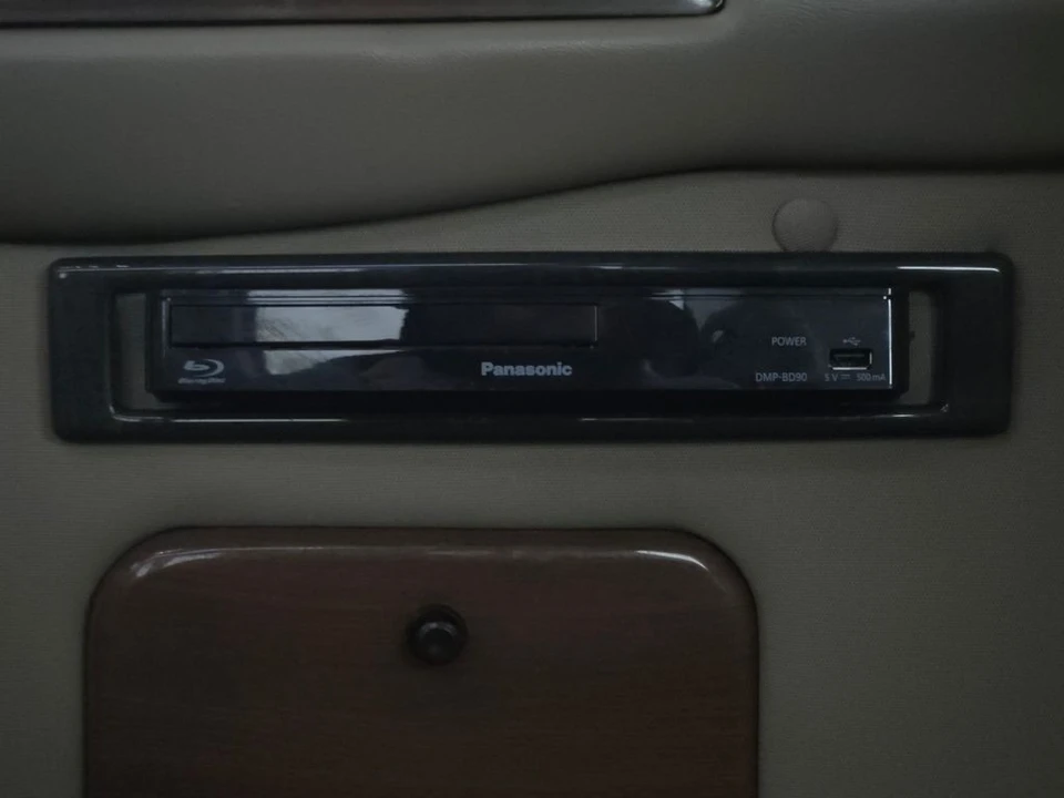2018 Chevrolet Express - Image 6 of 12
