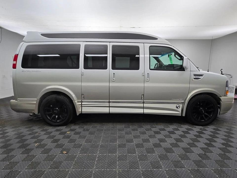 2018 Chevrolet Express - Image 7 of 12