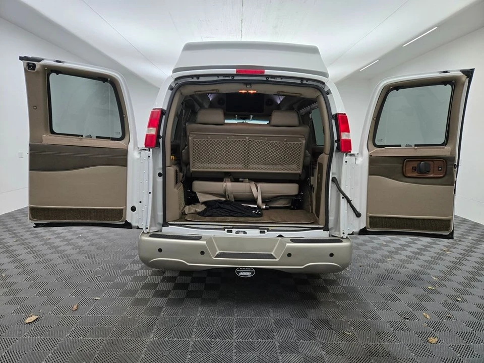 2018 Chevrolet Express - Image 11 of 12