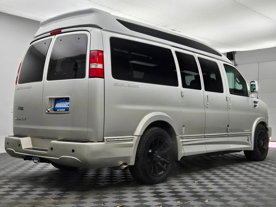 2018 Chevrolet Express - Image 9 of 12