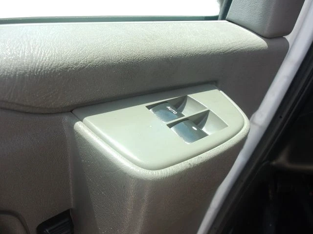 2018 Chevrolet Express - Image 12 of 21