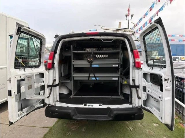 2018 Chevrolet Express - Image 5 of 9