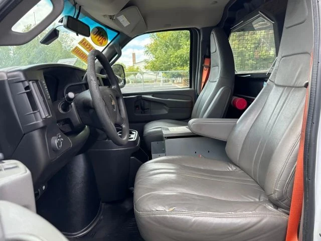 2018 Chevrolet Express - Image 16 of 21