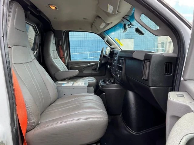 2018 Chevrolet Express - Image 15 of 21
