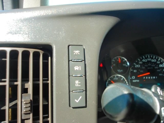 2018 Chevrolet Express - Image 20 of 21
