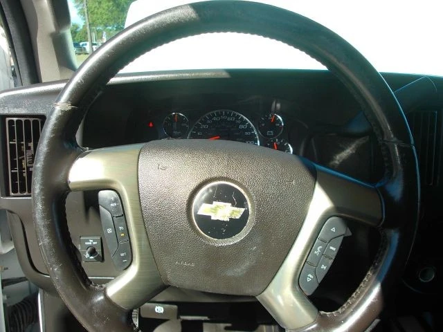 2018 Chevrolet Express - Image 16 of 21