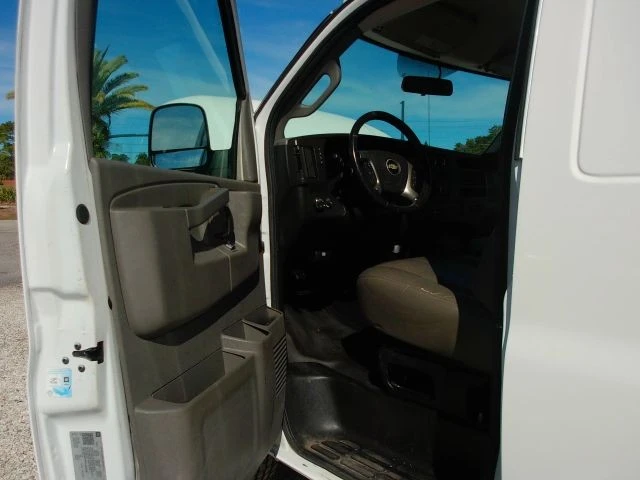 2018 Chevrolet Express - Image 10 of 21