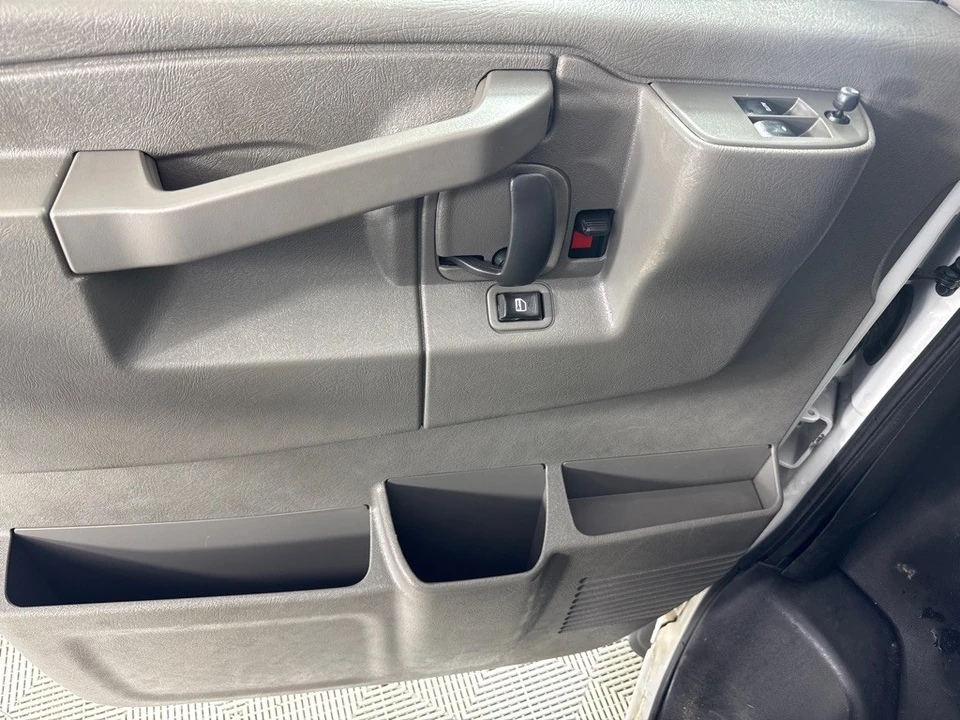 2018 Chevrolet Express - Image 10 of 16