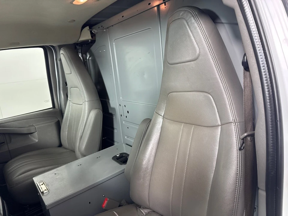 2018 Chevrolet Express - Image 11 of 16