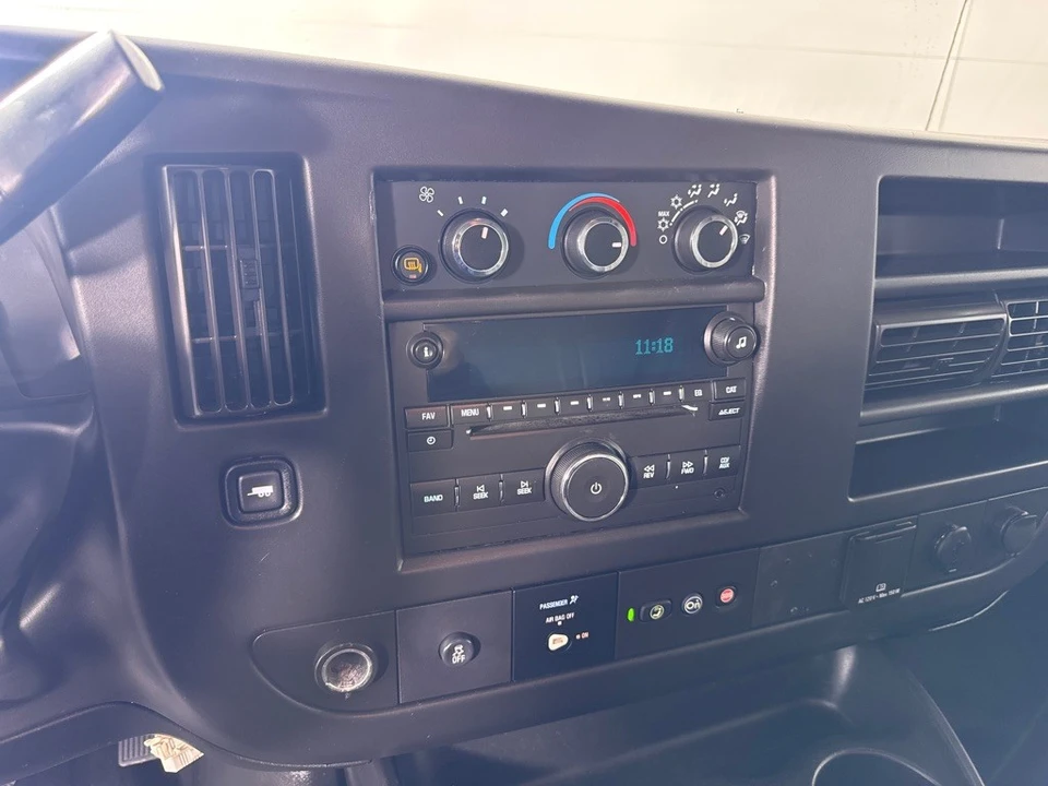 2018 Chevrolet Express - Image 13 of 16