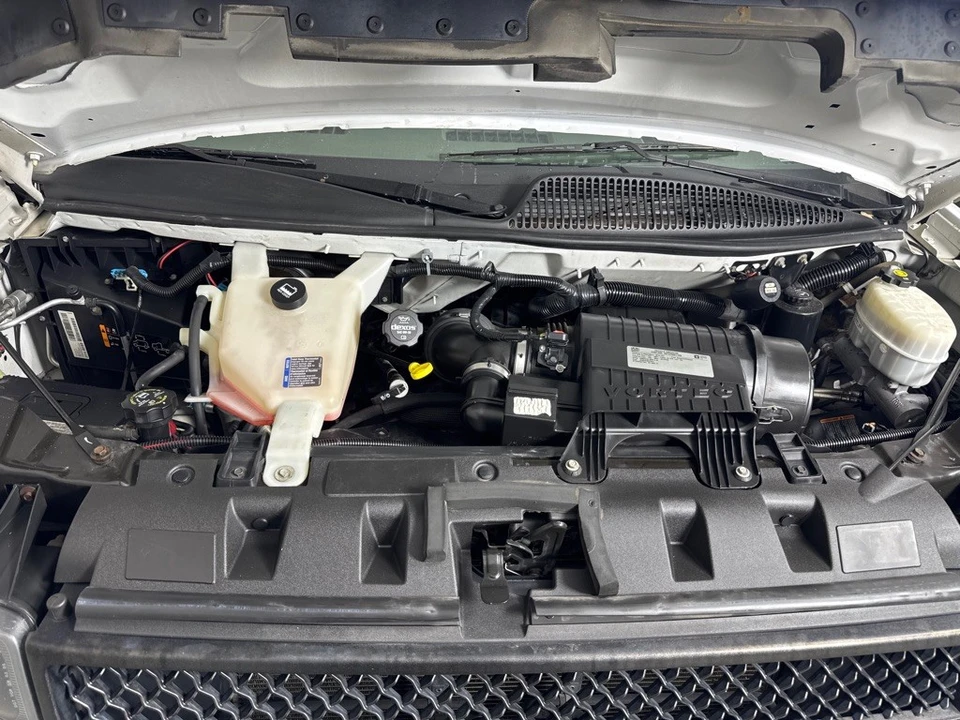 2018 Chevrolet Express - Image 16 of 16