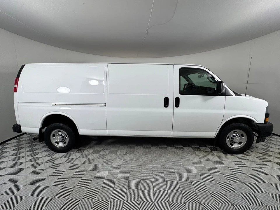 2018 Chevrolet Express - Image 4 of 12