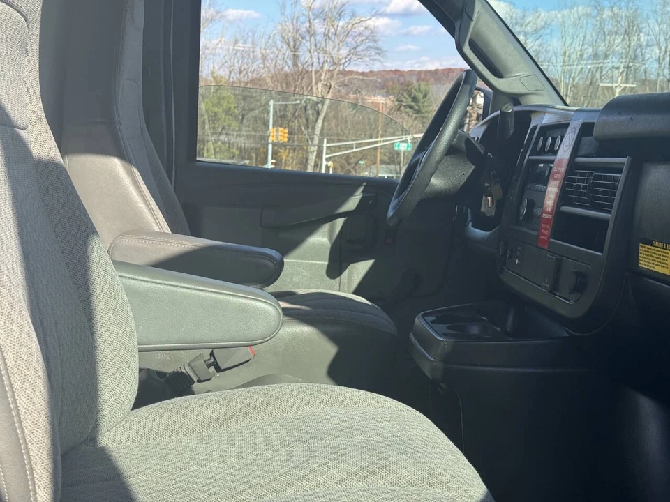 2018 Chevrolet Express - Image 11 of 12
