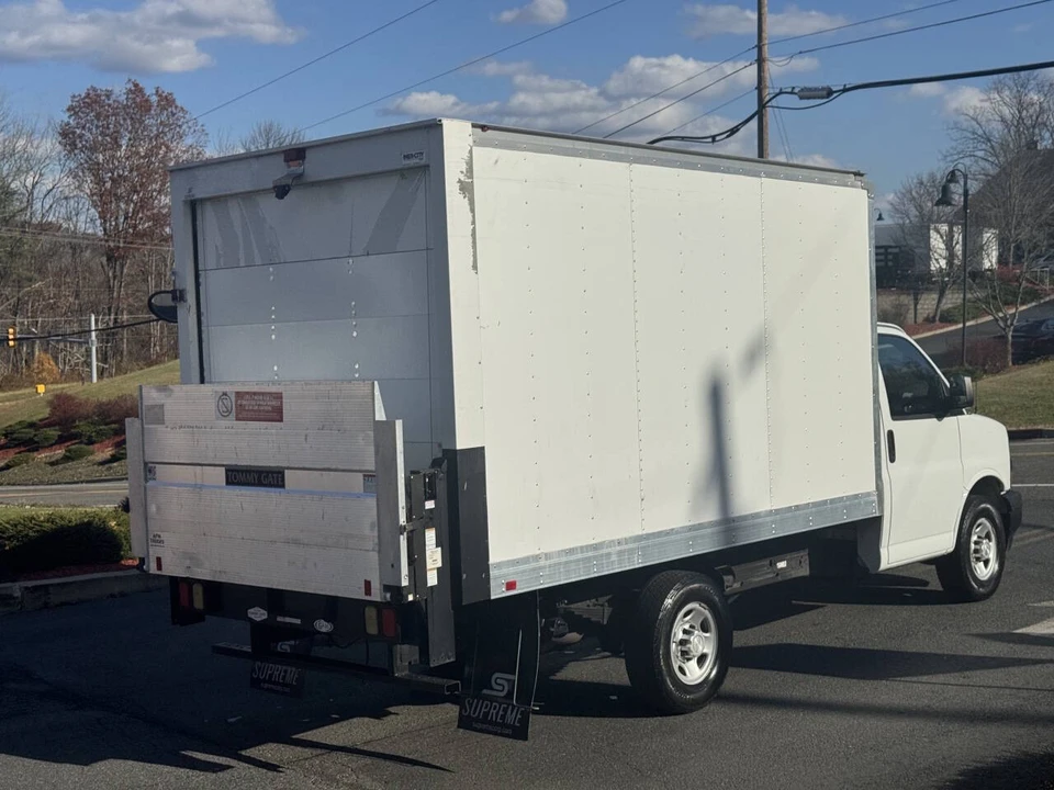 2018 Chevrolet Express - Image 5 of 12