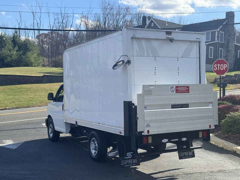 2018 Chevrolet Express - Image 7 of 12