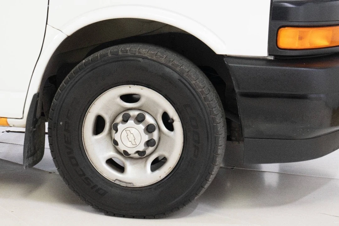 2018 Chevrolet Express - Image 16 of 21