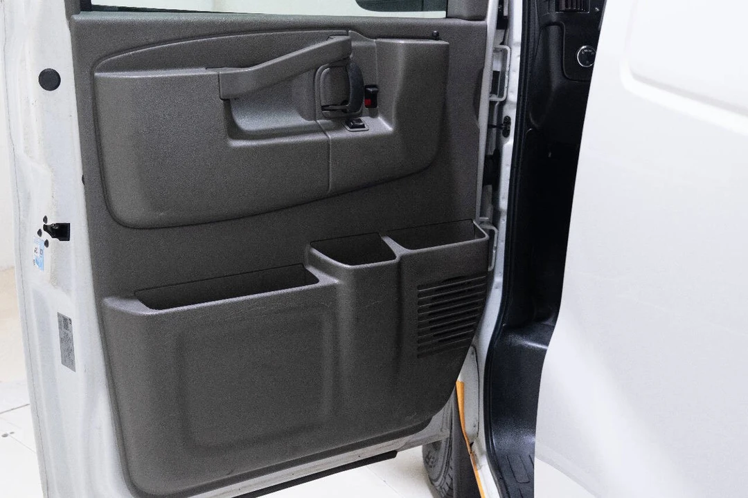2018 Chevrolet Express - Image 21 of 21