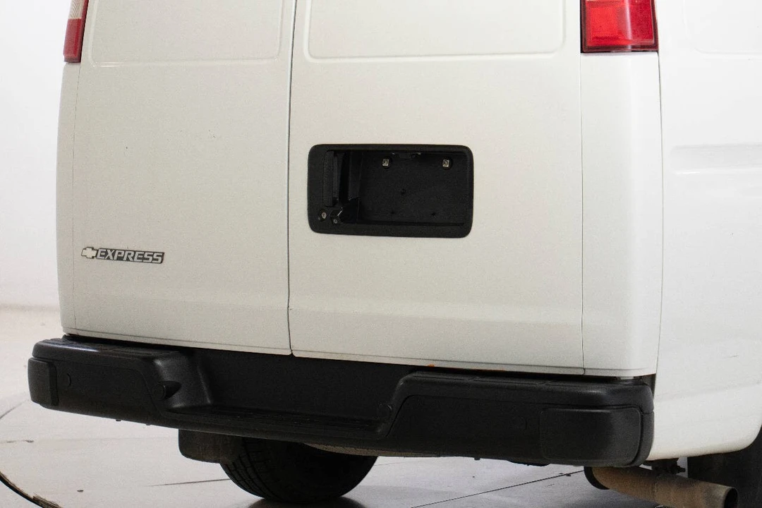 2018 Chevrolet Express - Image 13 of 21