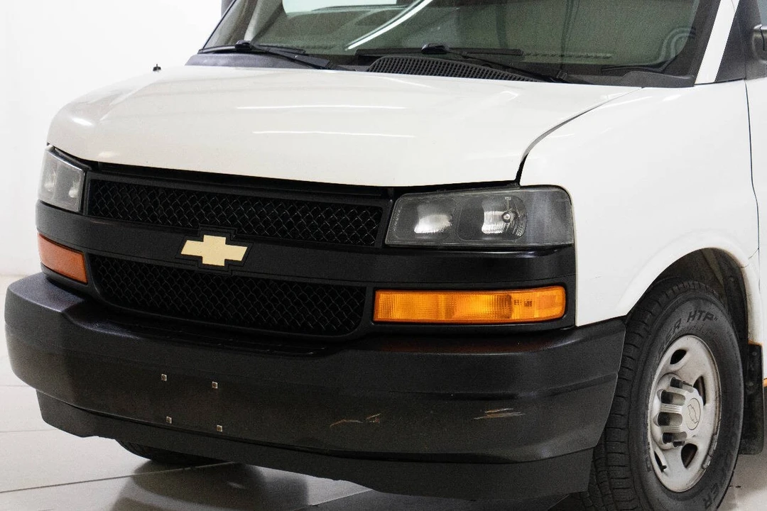 2018 Chevrolet Express - Image 10 of 12