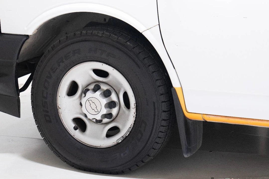 2018 Chevrolet Express - Image 19 of 21