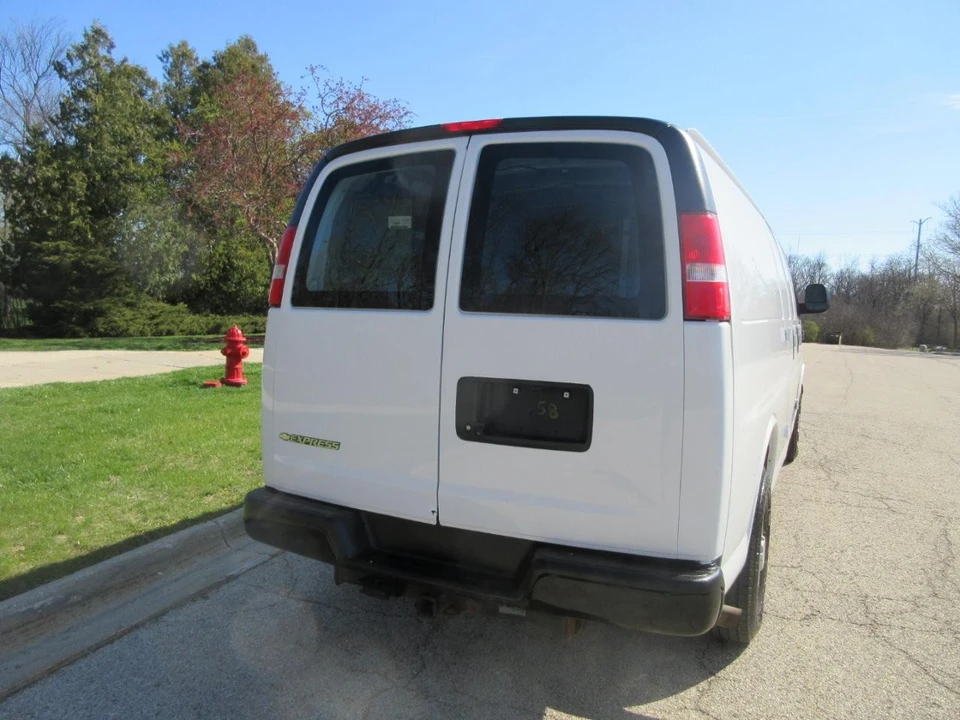 2018 Chevrolet Express - Image 10 of 21