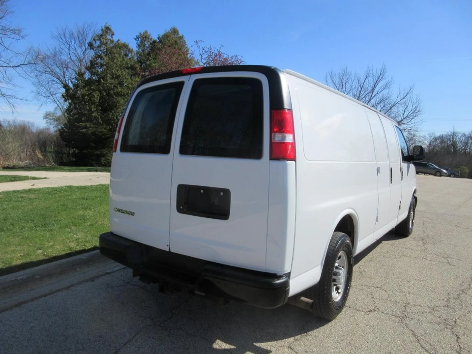 2018 Chevrolet Express - Image 9 of 21