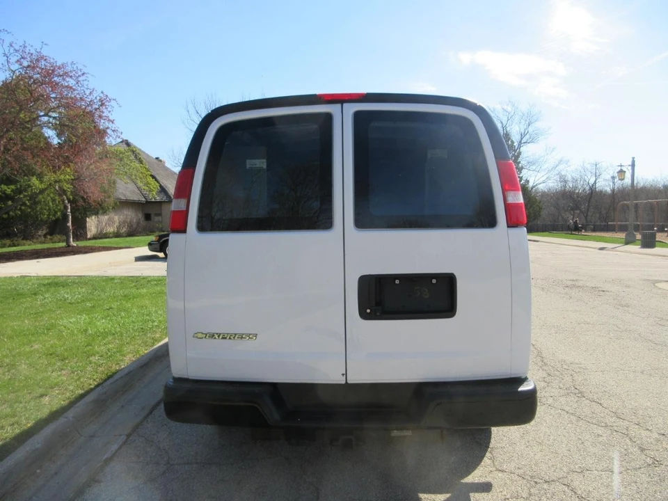 2018 Chevrolet Express - Image 11 of 21